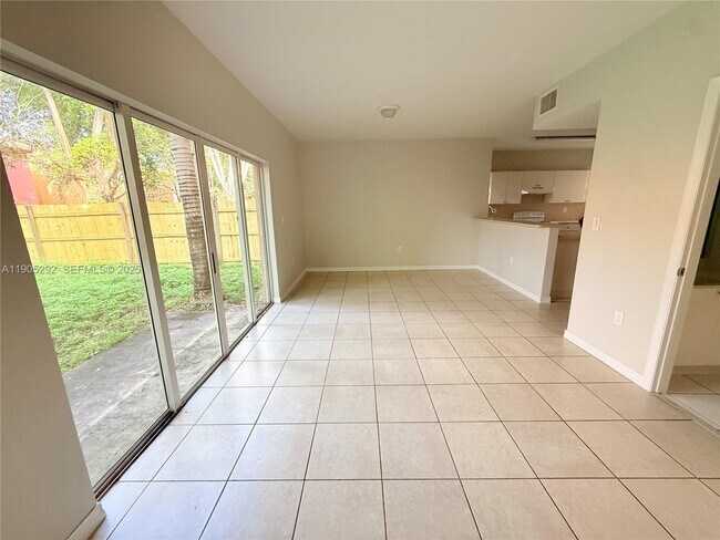 Building Photo - 656 SW 11th St