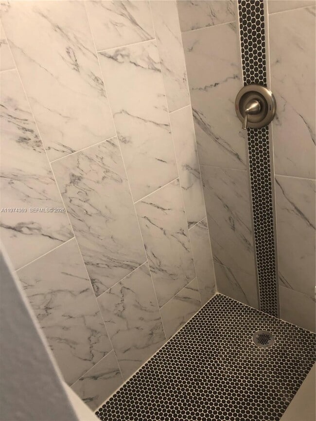 Building Photo - 1016 NE 17th Ave