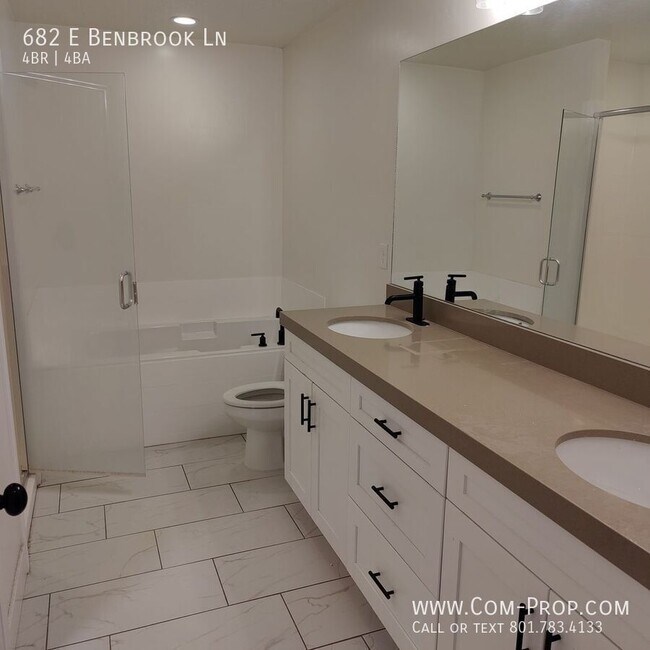 Building Photo - 682 E Benbrook Ln