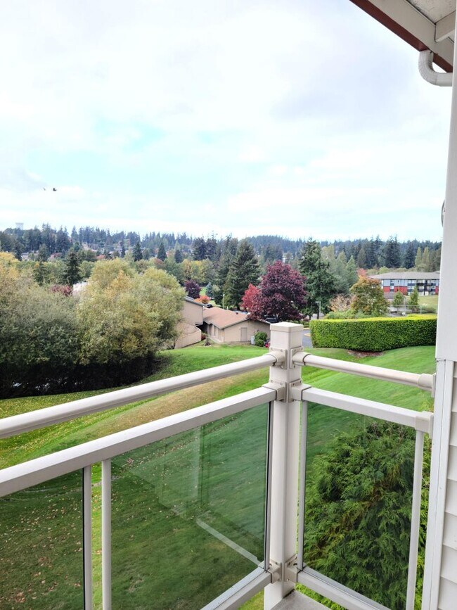 Building Photo - Spacious two bedroom condo!