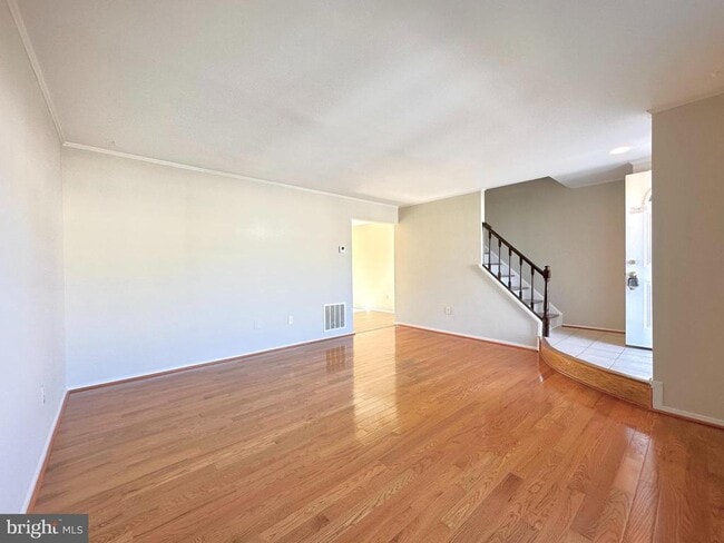 Building Photo - 402 Carousel Ct