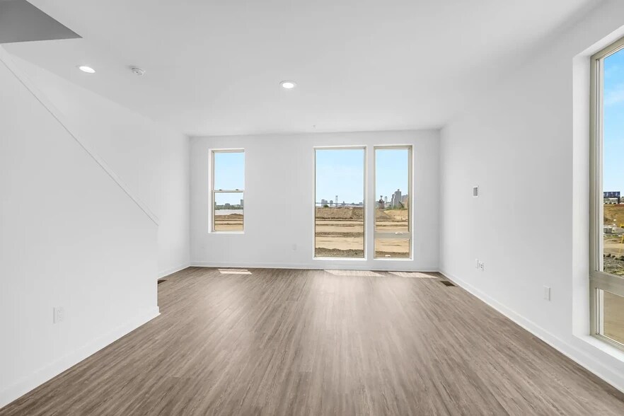 Building Photo - 3001 Schirra Ln