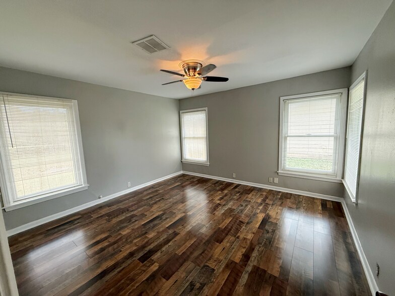 Building Photo - 419 Westhill Pl