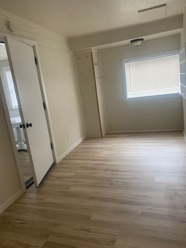 Building Photo - Good connections make all the difference