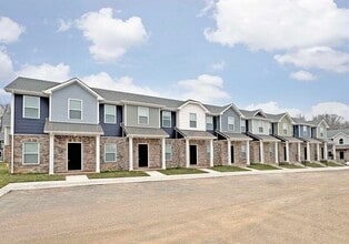 Building Photo - 1115-E2 Hillwood Dr
