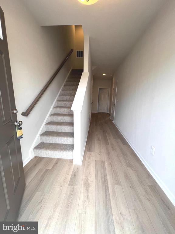 Building Photo - 102 FLAXEN MANE Ct