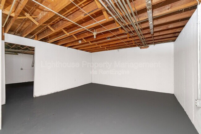 Building Photo - 1926 Sunnyside Dr