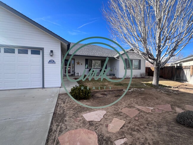 Building Photo - Single Family Home for Rent in Carson City...