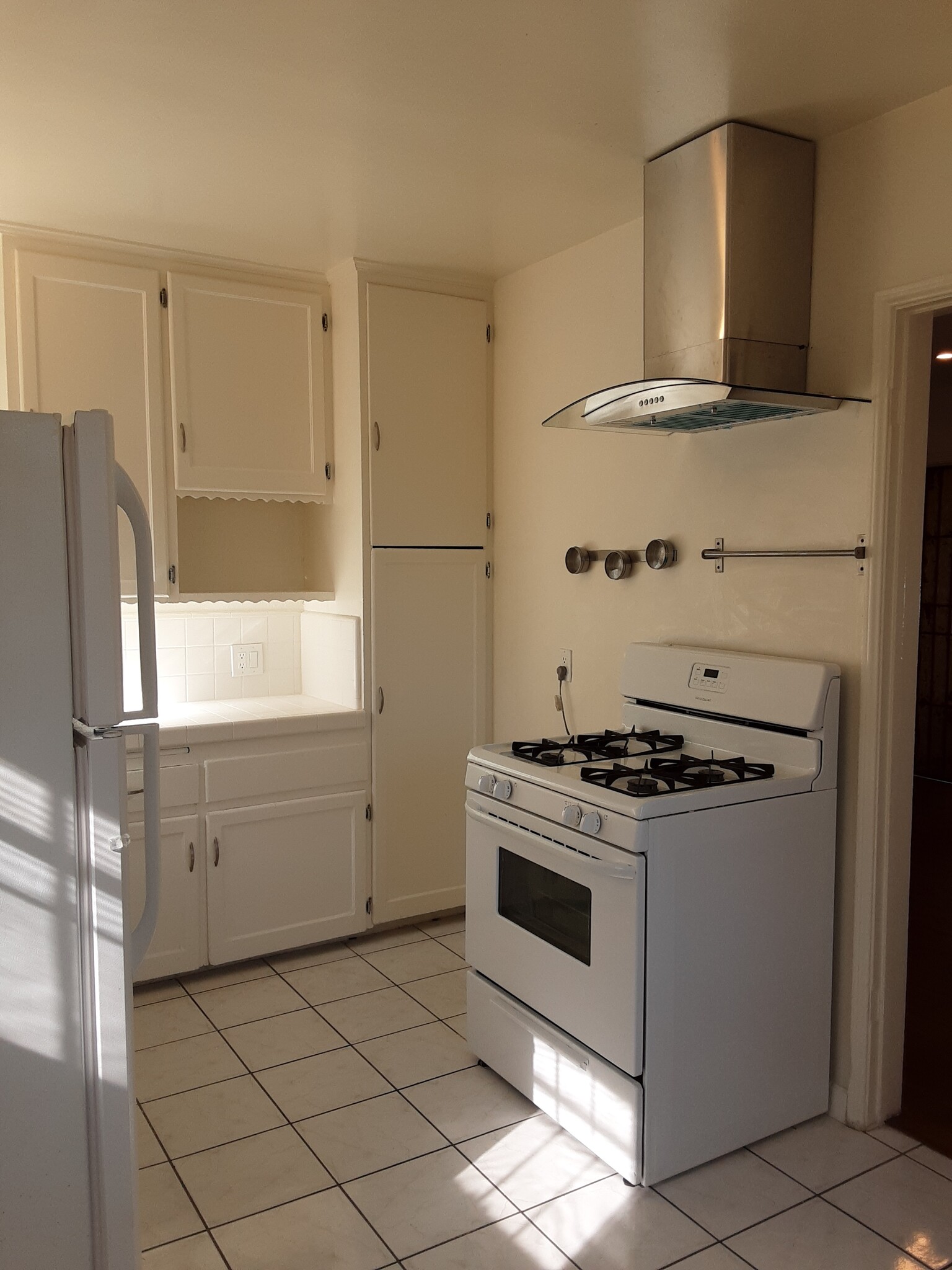 Kitchen - 10857 Jefferson Blvd