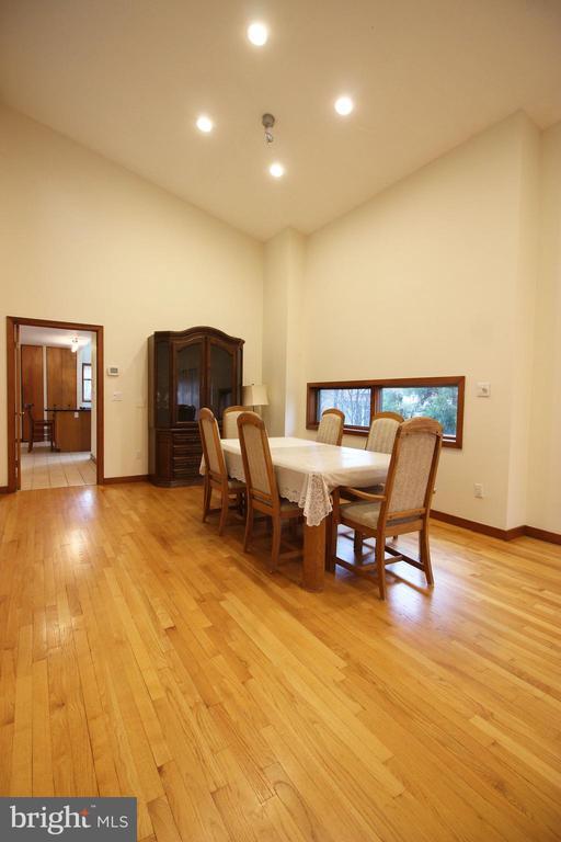 Building Photo - 6872 Melrose Dr