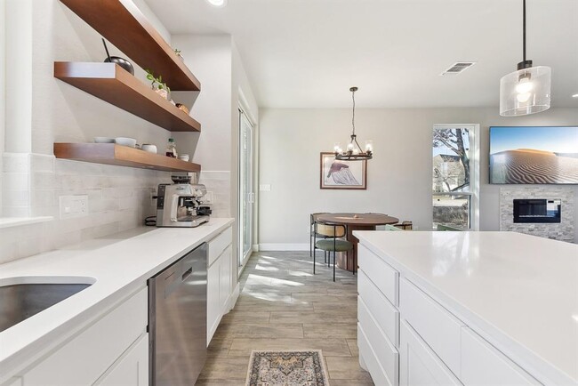 Building Photo - 25 Woodacre Dr