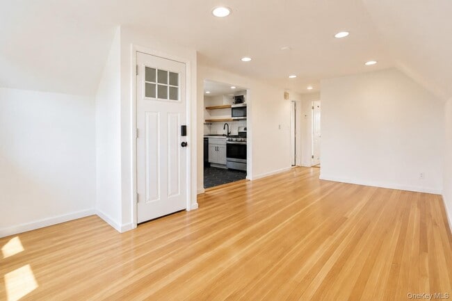 Building Photo - 545 E Park Ave