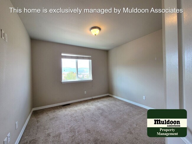 Building Photo - Charming 2-Story with Garden of the Gods V...