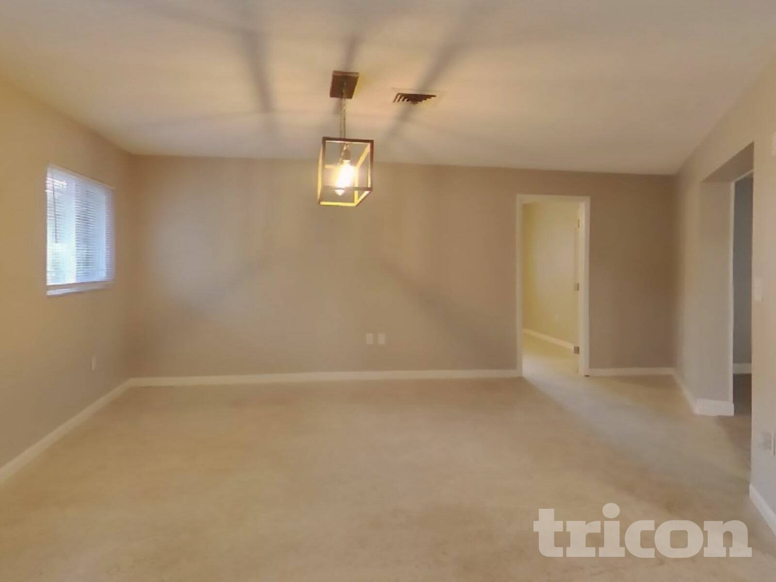 Building Photo - 546 W Palmeden Dr