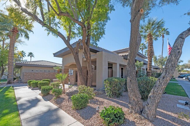 Building Photo - Upgraded first-floor condo in the sought-after Plaza Residences in Scottsdale!