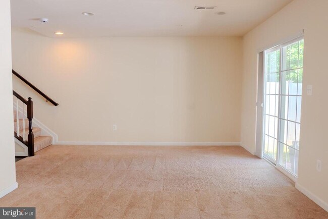 Building Photo - 726 Millhouse Dr