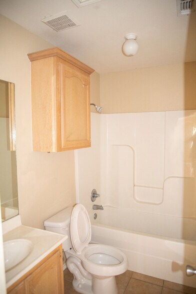Building Photo - 1003 Cedarwood Dr