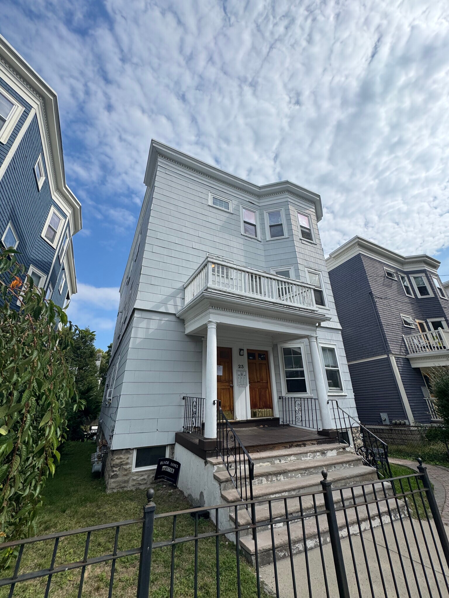 Building Photo - 19 Tufts St