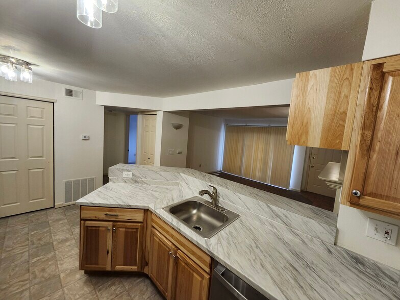 Building Photo - 20 S Boulder Cir