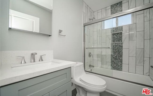 Building Photo - 1348 E Vernon Ave