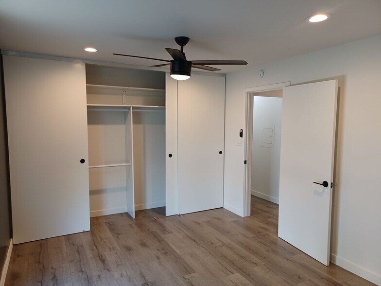 Building Photo - 7347 Haskell Ave