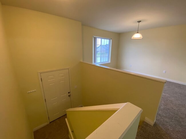 Building Photo - 121 Kale Ct