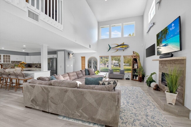 Building Photo - 6701 Hillside Ln