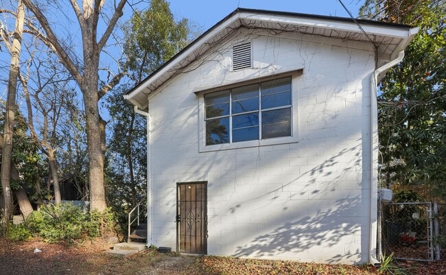 Building Photo - 1303 E 33rd St