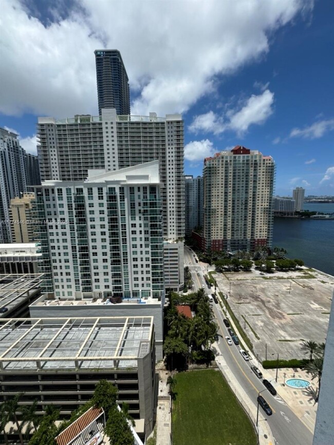 Building Photo - 1300 Brickell Ave