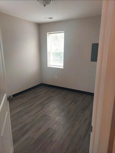 Building Photo - 6135 MacBeth Dr