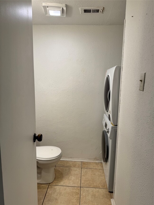 Building Photo - 10811 Richmond Ave.