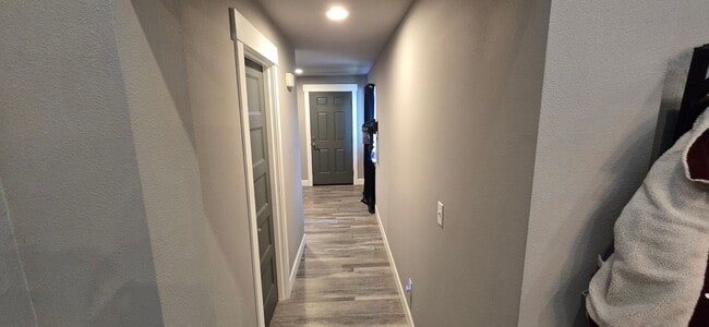 Building Photo - 3 Bedroom 2 Bath with Garage in Mossyrock