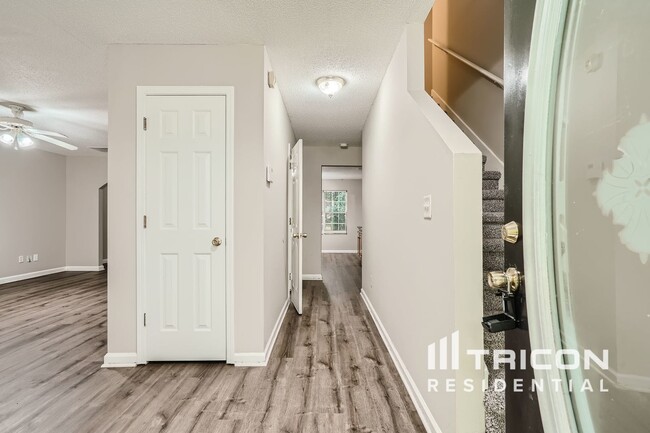 Building Photo - 210 Signet Ct