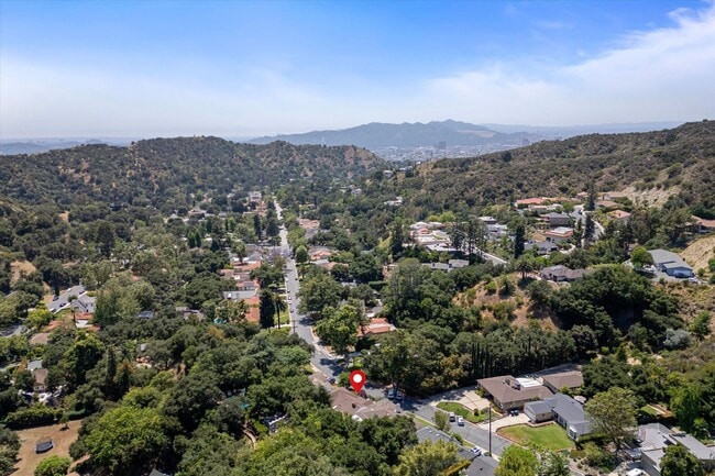 Building Photo - This beautifully updated 4-Bed, 2-Bath Home in Glenoaks Canyon is now available!