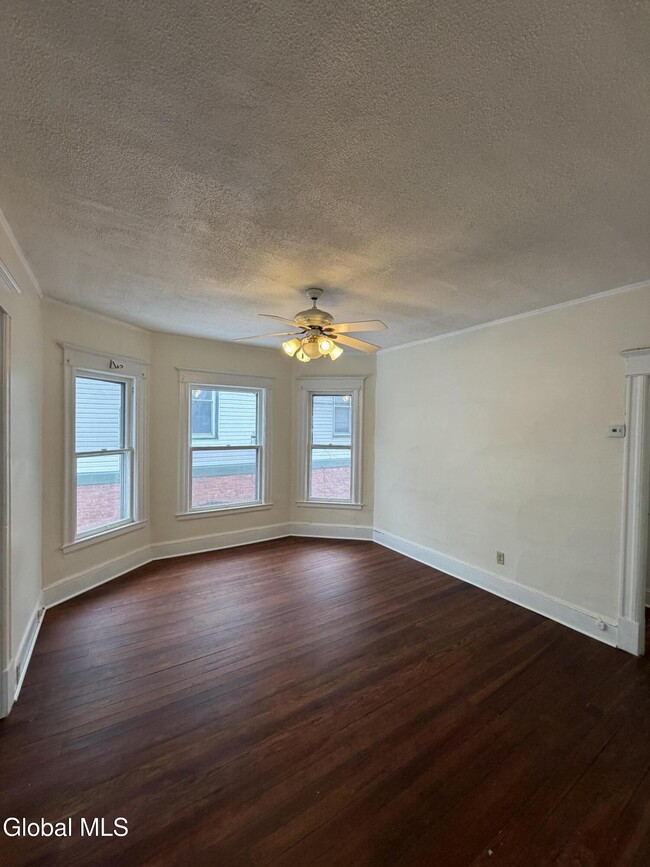 Building Photo - 1111 Parkwood Blvd