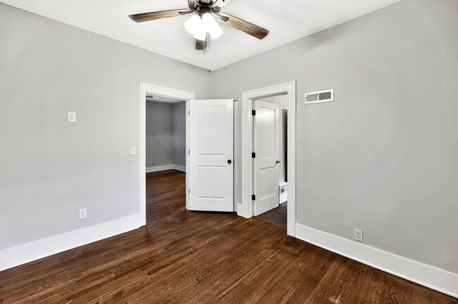 Building Photo - 420 S Green St