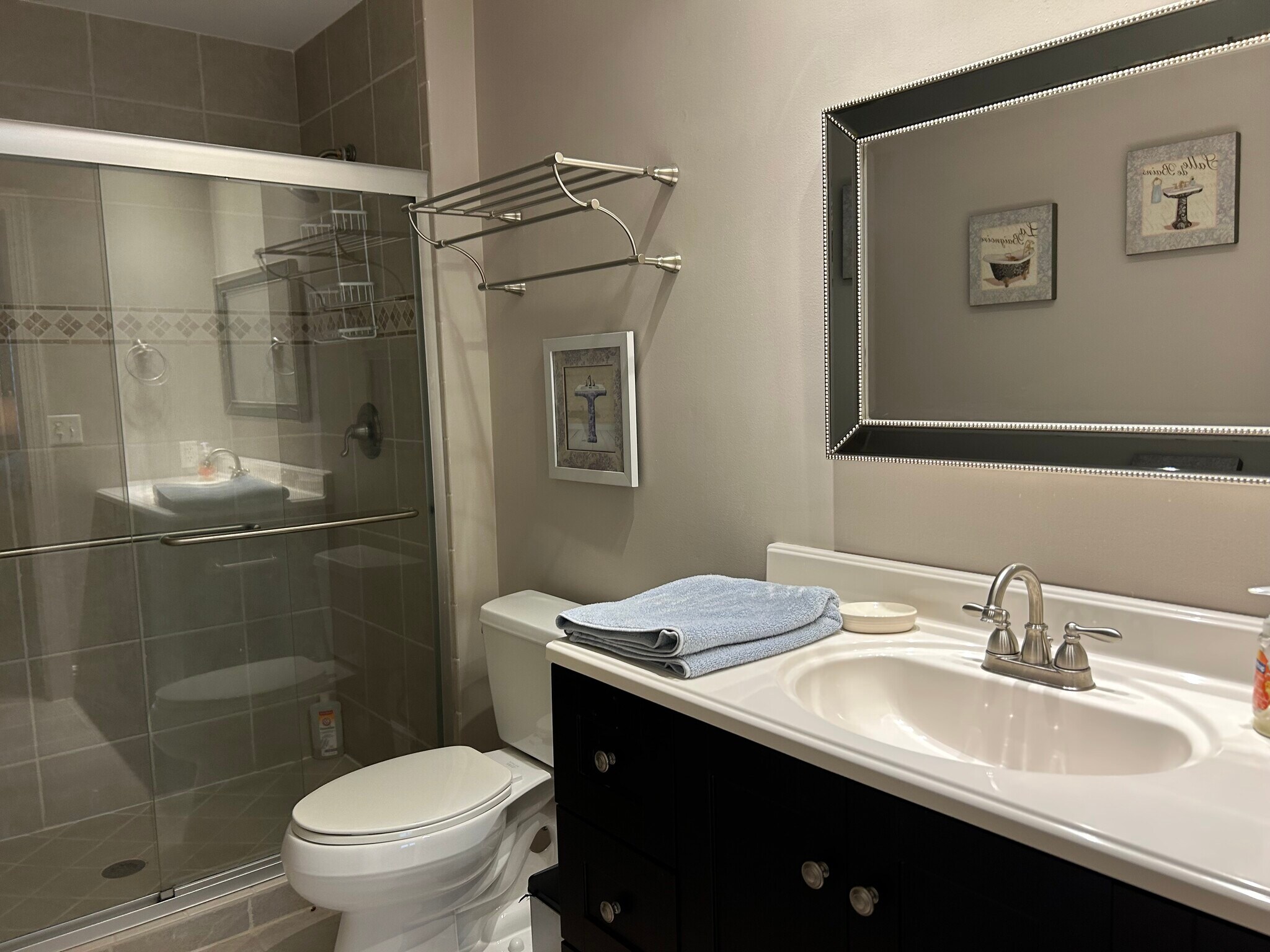 Main Bathroom - 3321 Olympic Dr