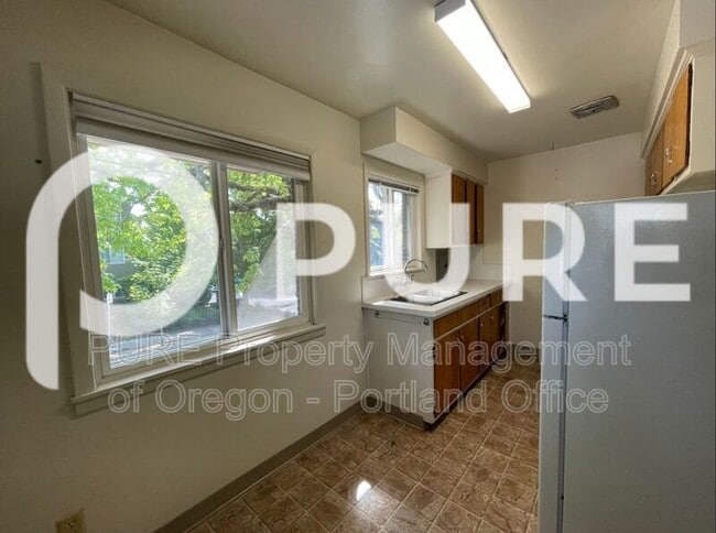 Building Photo - 1511 SE Oak St