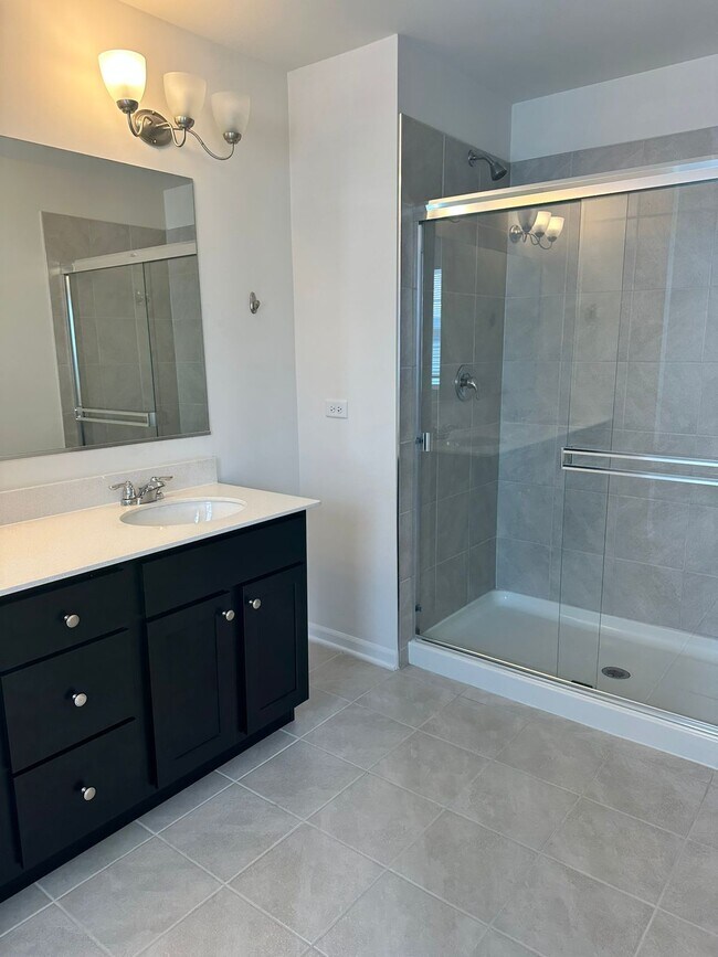 Master Bath - 1601 Albany St