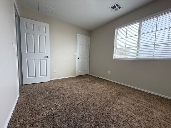 Building Photo - Buckeye, 4 bed, 2.5 bath, huge lot, across...