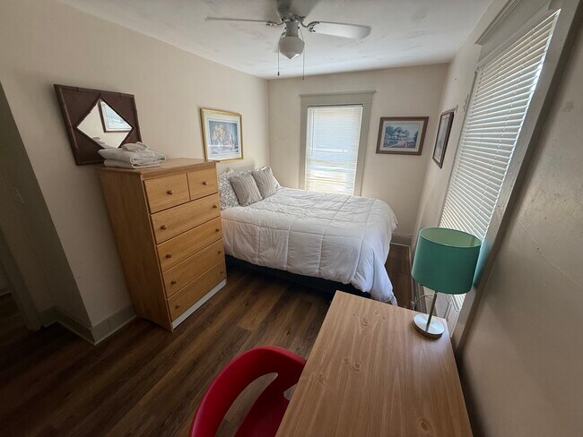 Building Photo - 33 Maple Ave