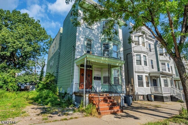 Building Photo - 937 Grove St
