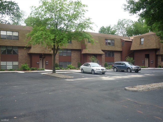 Building Photo - 1 br, 1 bath  - 567 West Ave Ivy West