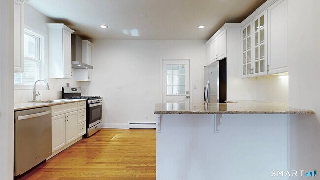 Building Photo - 112 Greenwood St