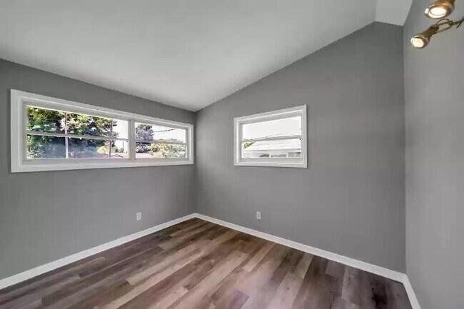 Building Photo - 360 Chicago Ave