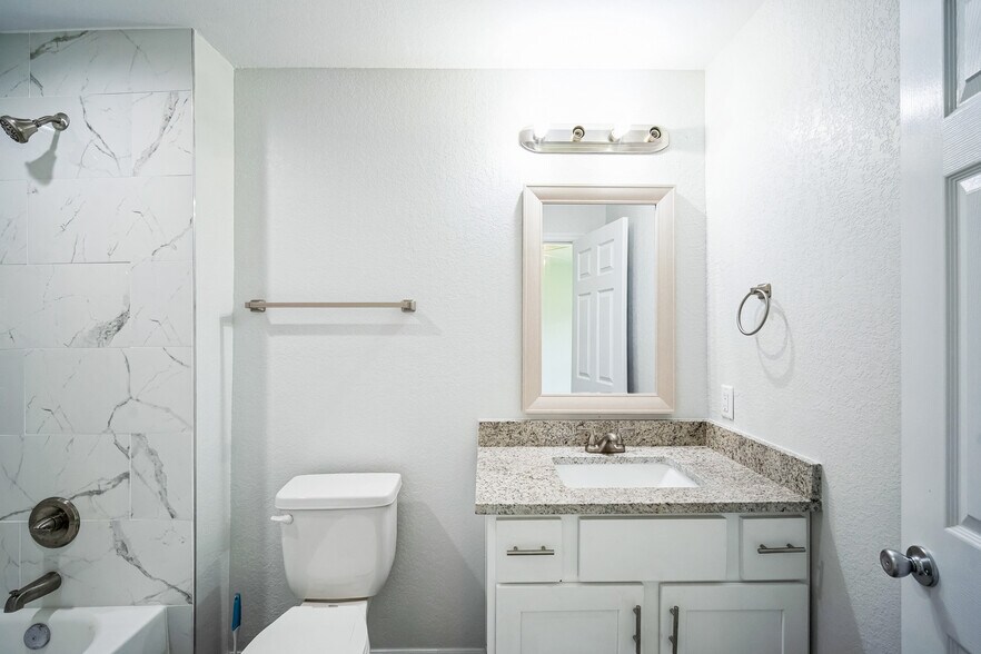 Building Photo - 1740 Magnolia St