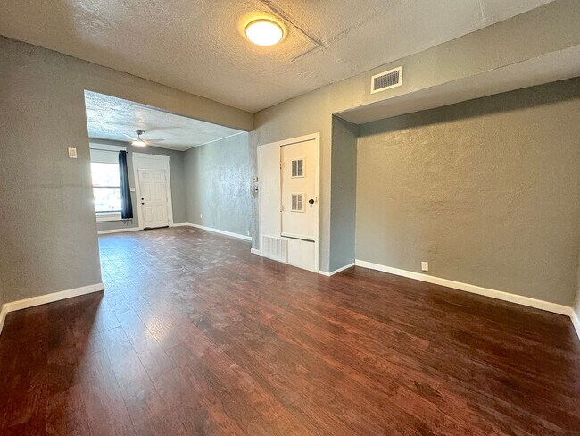 Building Photo - 3906 Tularosa Ave