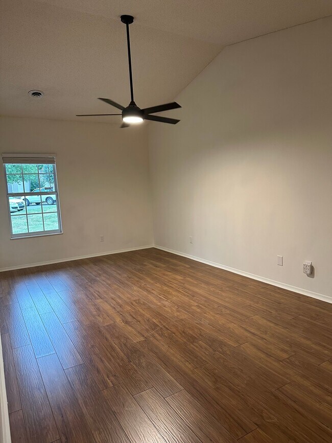 Building Photo - 8625 Flagstone Way