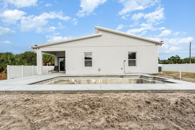 Building Photo - 448 St Andre Blvd