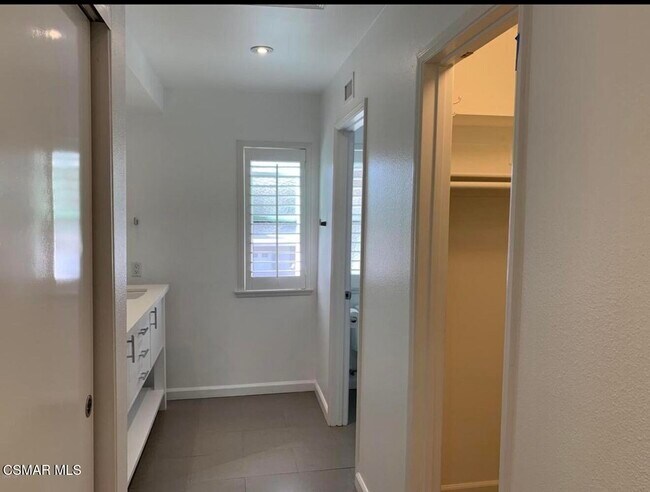 Building Photo - 924 Thistlegate Rd